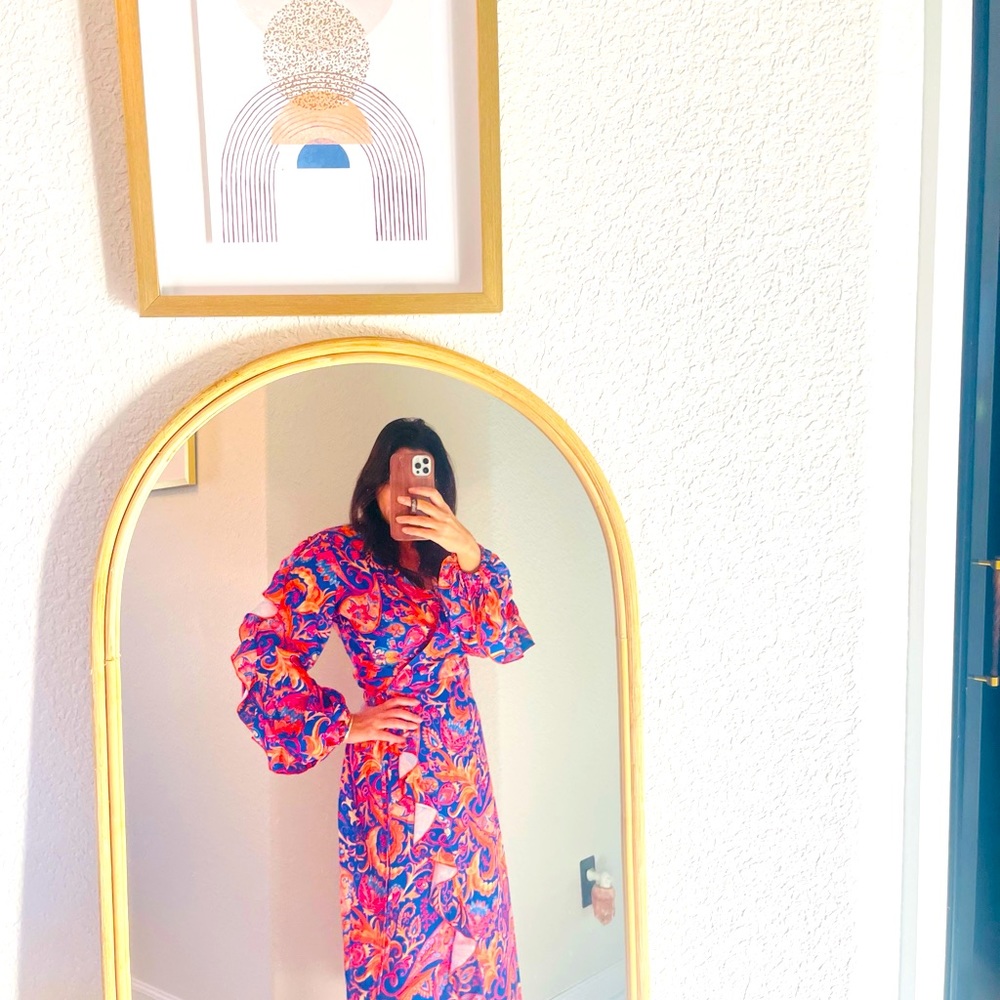 Stunning long sleeve colorful dress!
